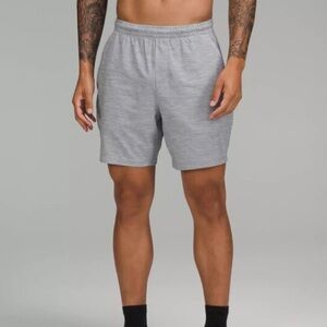 WORN ONCE MEN 7in PACE BREAKER SHORT